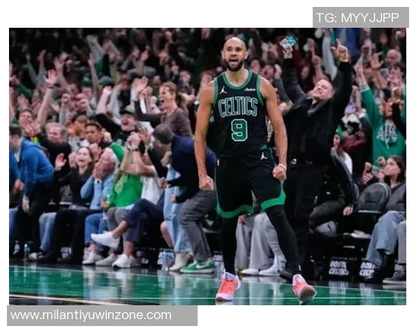 德里克怀特全能表现17投7中贡献22分7篮板9助攻2盖帽正负值高达20 德里克怀特全能表现17投7中贡献22分7篮板9助攻2盖帽正负值高达20